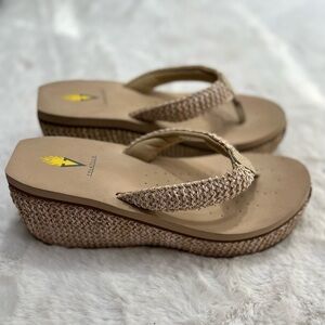 Volatile Island platform flip flops womens size 11